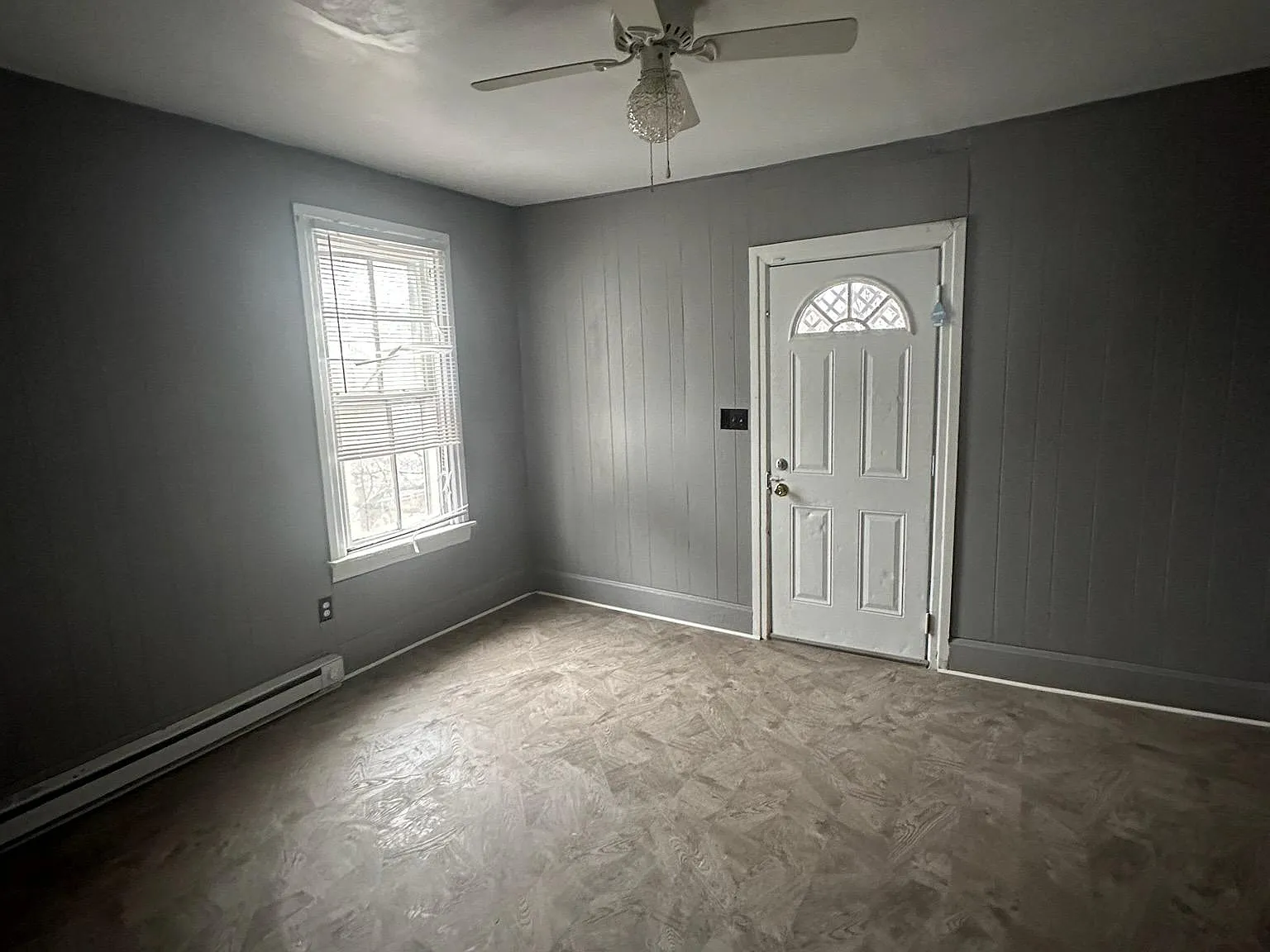3 bed, 1200 sqft, $1,350 — Photo 2