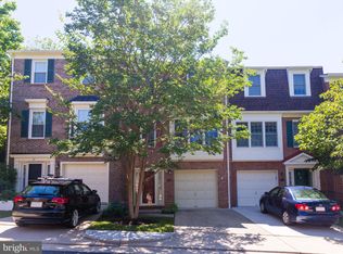 27 Carriage House Cres, Alexandria, VA 22304
