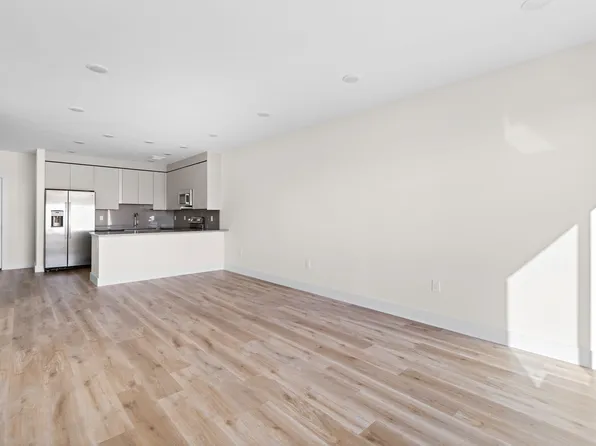 433 62nd Street image 8 of 19