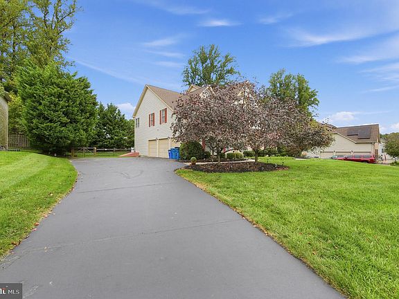 4th image of 2 Roosevelt Cir