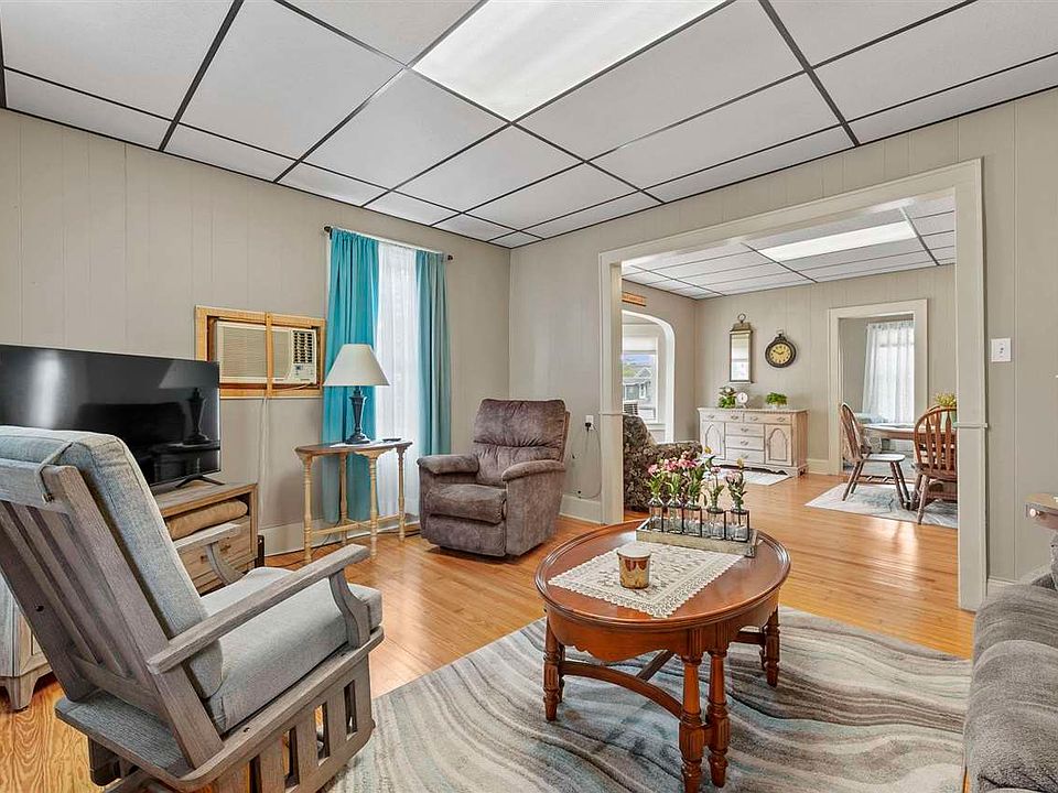 1121 E 3rd St, Washington, IA 52353 Zillow