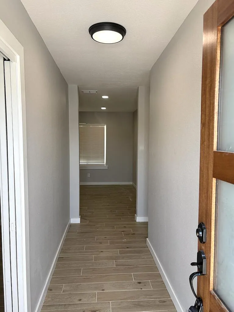 4 bed, 2.0 bath, 1600 sqft, $2,595 — Photo 2