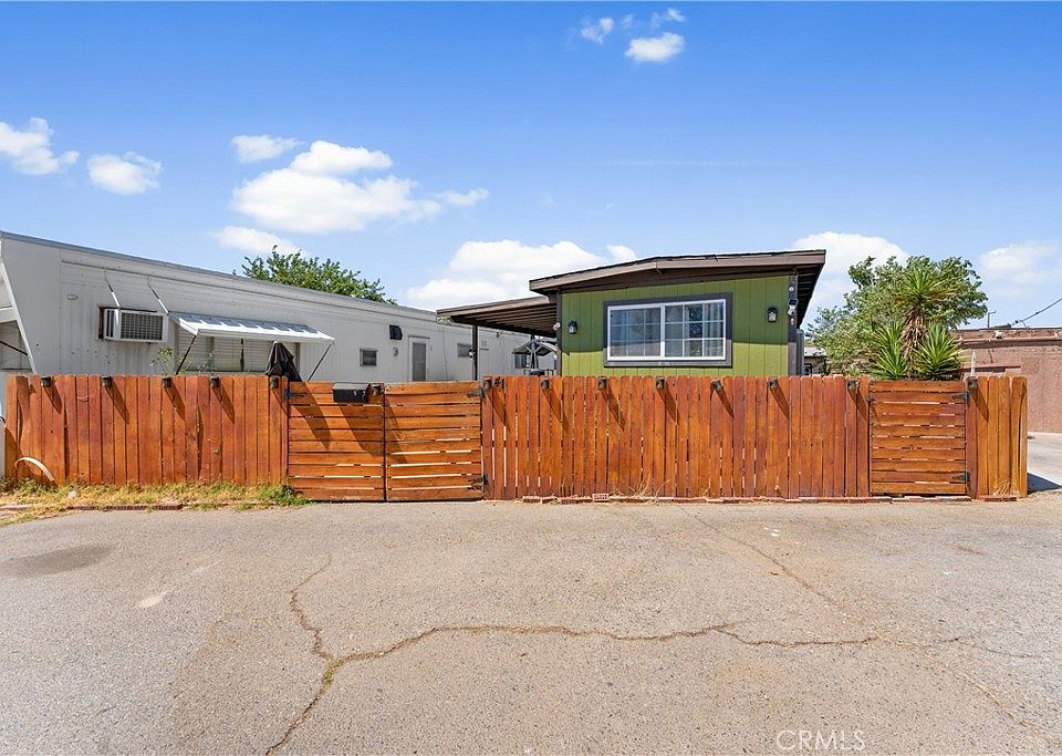 1st image of 723 W Avenue I