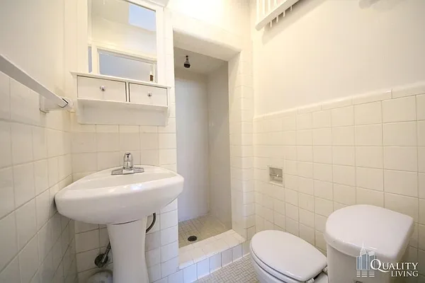 Rented by (Legacy) NY Quality Living Uptown | media 9