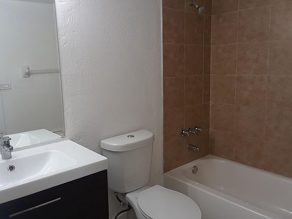 4th image of 801 NW 47th Ave #7F