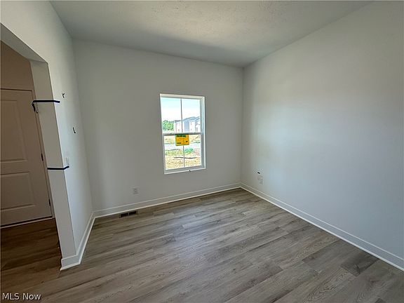 4th image of 3023 McIntosh Dr NE