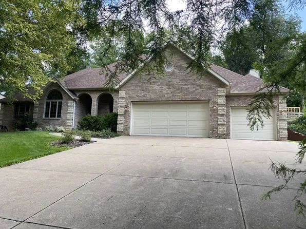 5000 Center Ct, Bettendorf, IA 52722