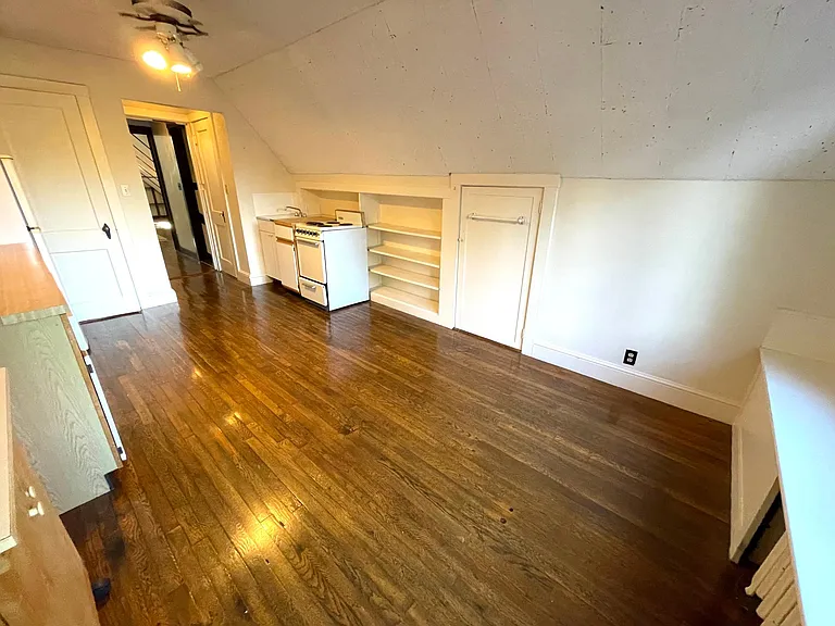 111 Carlton St #3 — Photo 17