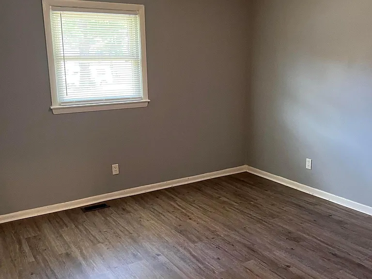 4925 Fieldcrest Dr — Photo 3