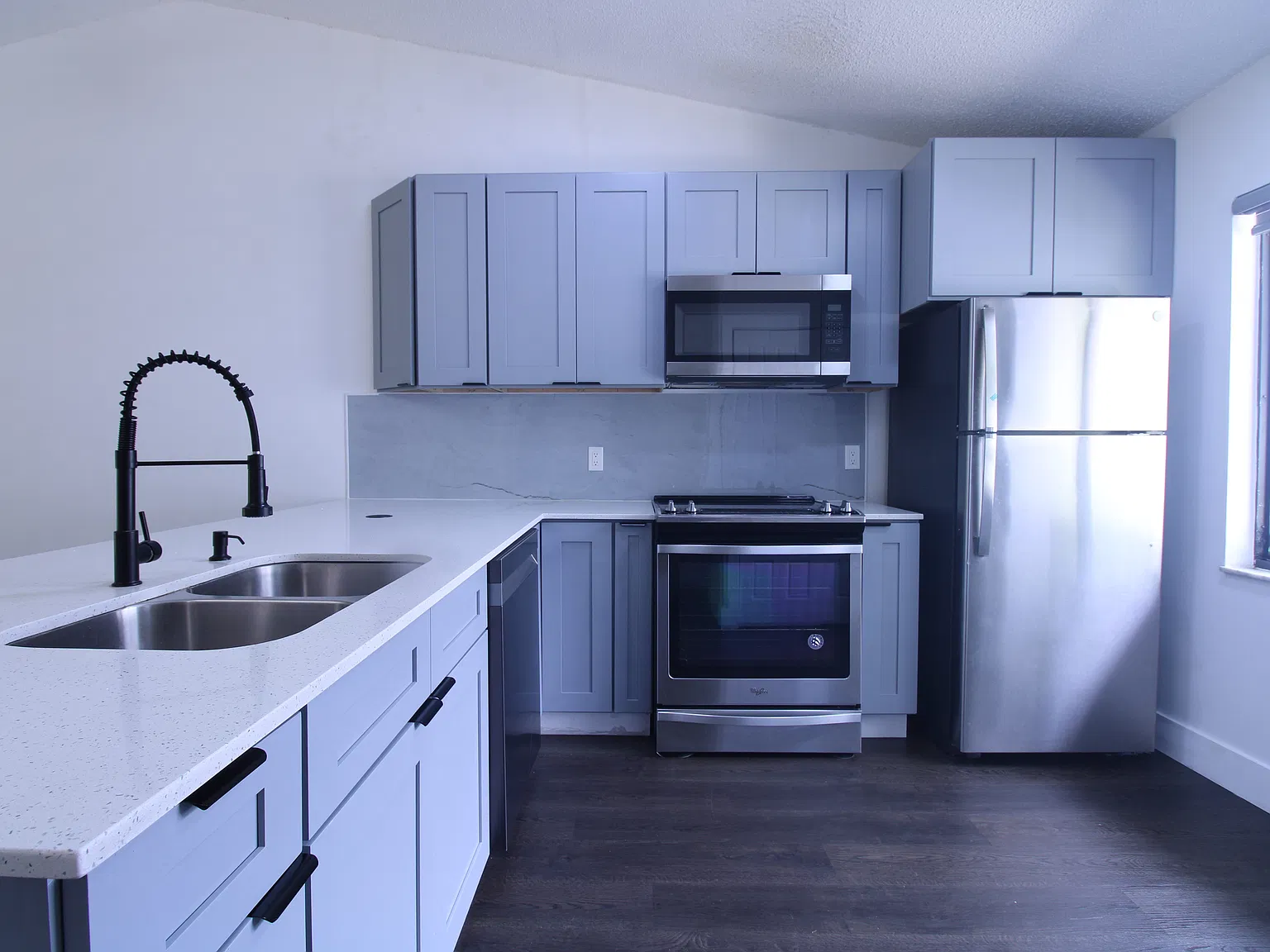 2 bed, 900 sqft, $1,900 — Photo 3