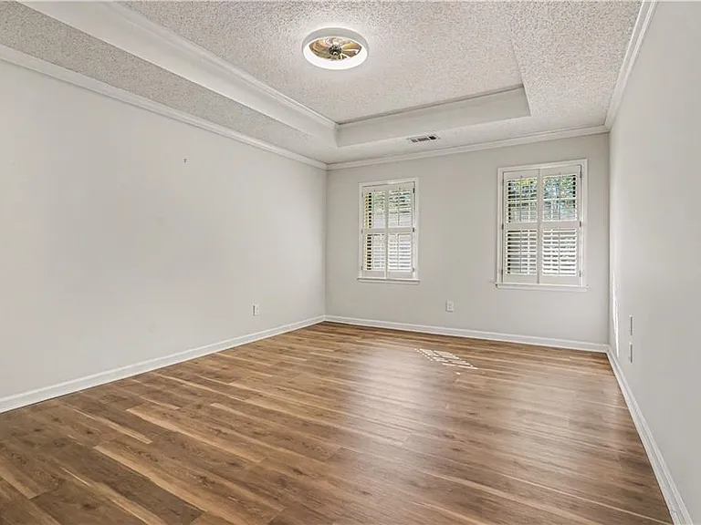 1527 Ridgewood Dr — Photo 12