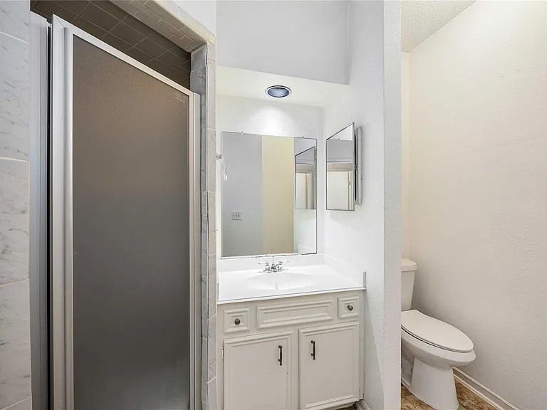 9410 Stonehouse Ln — Photo 14