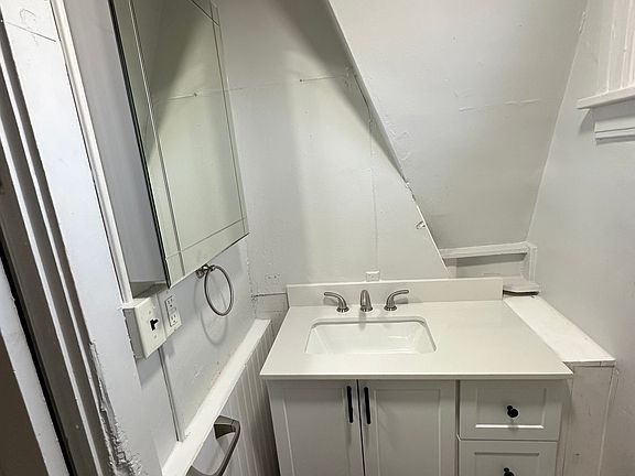4th image of 1237 Maple Ave #2