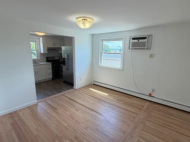 53 Devon Ter #2 — Photo 4