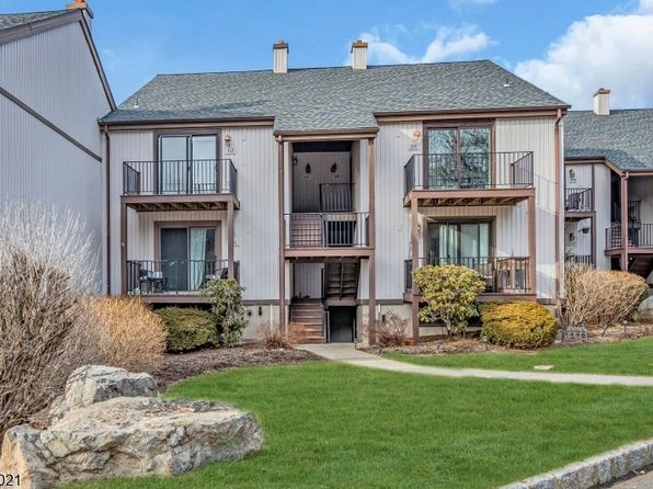 16310 Dell Pl, Stanhope Boro, NJ 07874