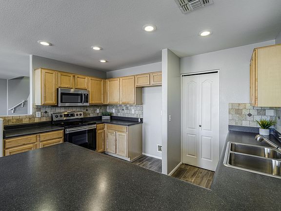 3rd image of 41616 W Hillman Dr