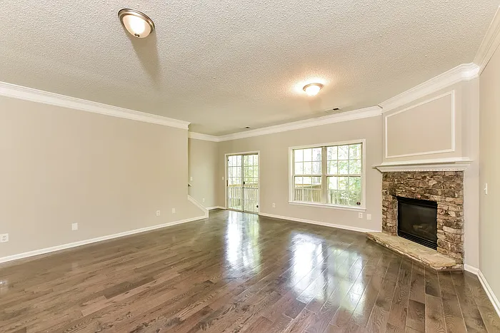 3 bed, 2.5 bath, 1632 sqft, $2,095 — Photo 4