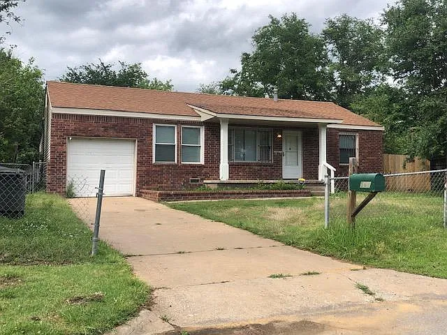569 E 48th Pl N