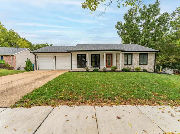 844 La Bonne Pkwy, Ballwin, MO 63021