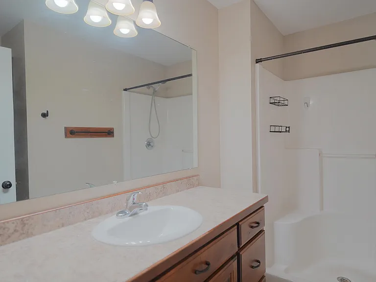 593 W Fountain Rd — Photo 8