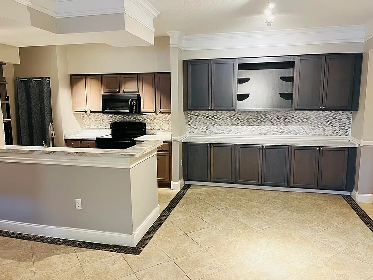 6101 Myrtlewood Cir W — Photo 2