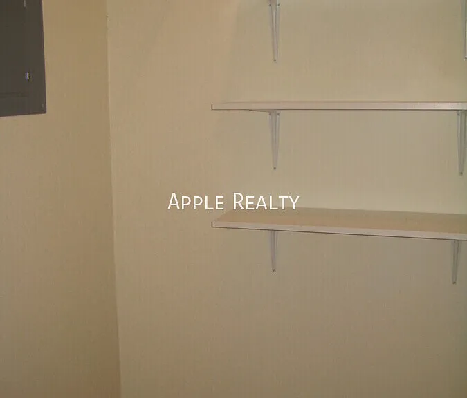 1006 Clarendon St #B — Photo 7