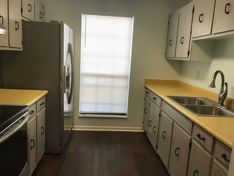 705 Joan Ln — Photo 5