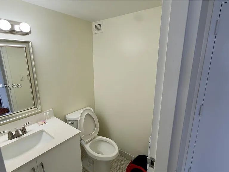 16909 N Bay Rd #907 — Photo 18