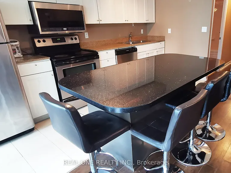 81 Navy Wharf Ct #810 — Photo 19