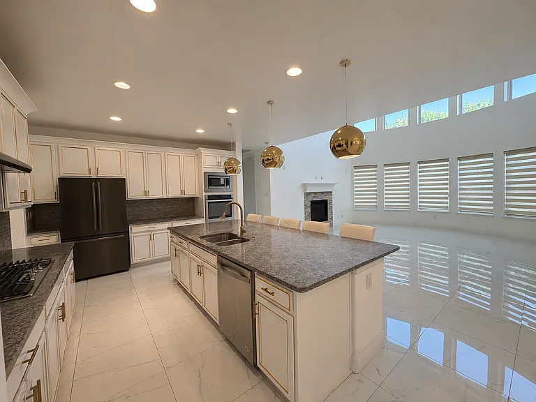 1901 Oakston Dr — Photo 4
