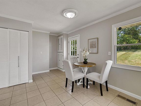4th image of 9958 Clearwater Dr