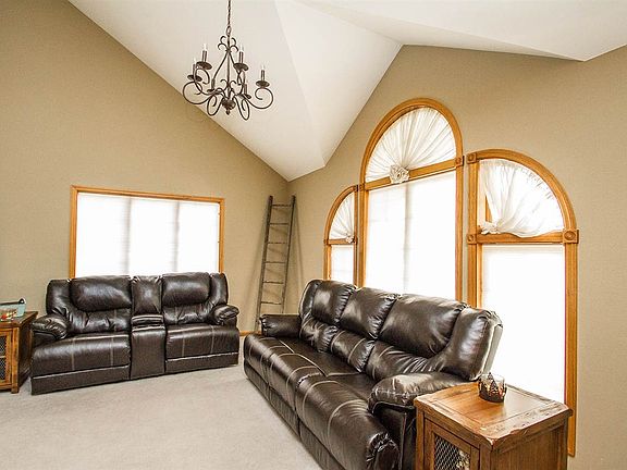 5th image of 3704 Coventry Dr