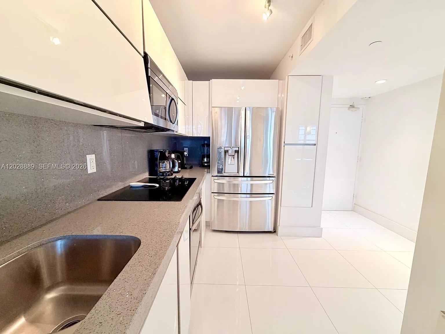 The Decoplage Condo — Photo 4