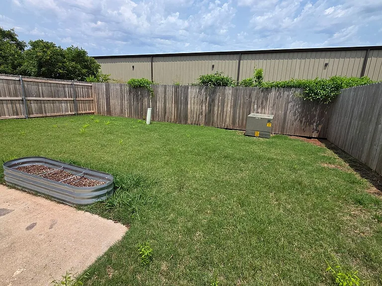 1716 W Palm Pl — Photo 30