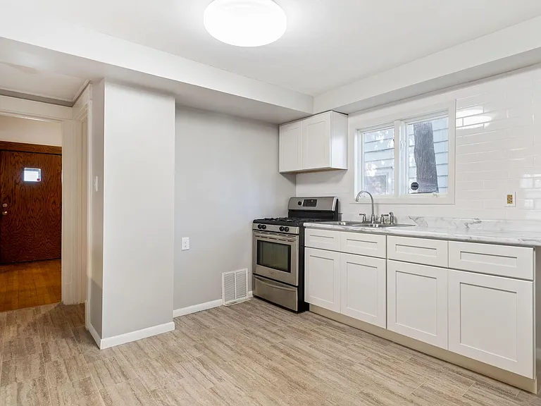 3325 Hennepin Ave — Photo 4