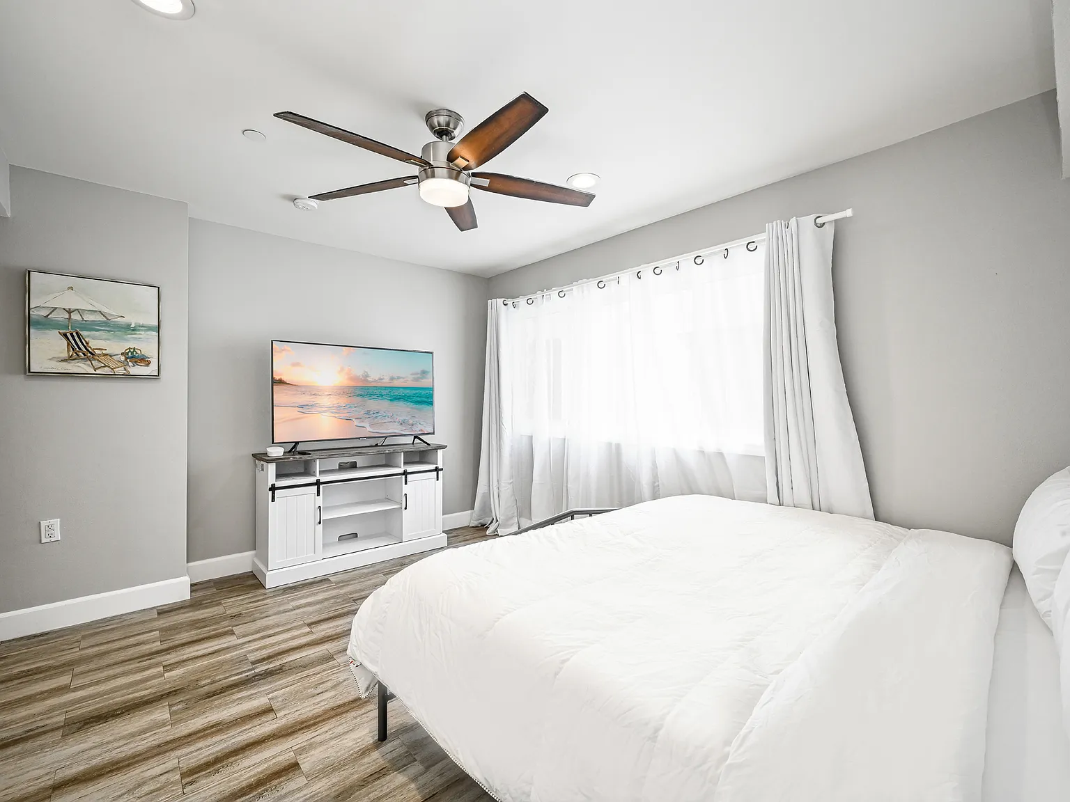 2 bed, 1118 sqft, $8,000 — Photo 2