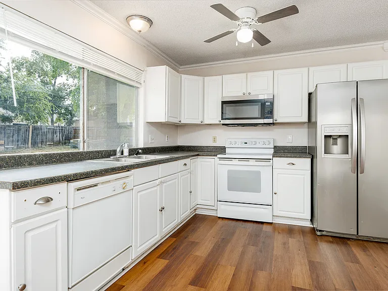 4471 Haymarket St — Photo 12