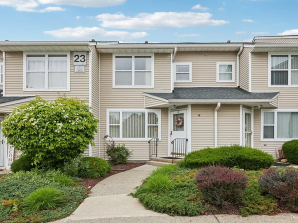 22 Knightsbridge Court, Nanuet, NY 10954