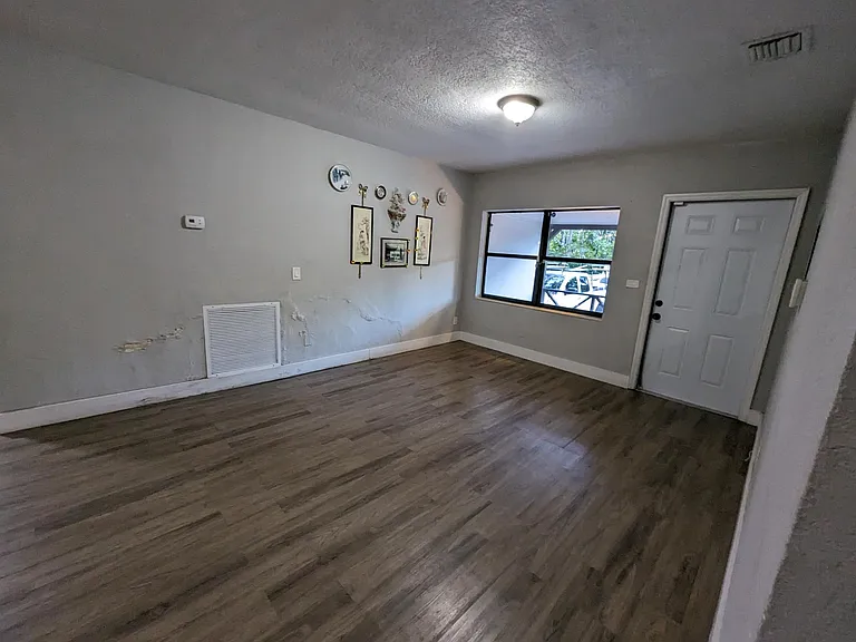 15780 NE 15th Ave — Photo 24