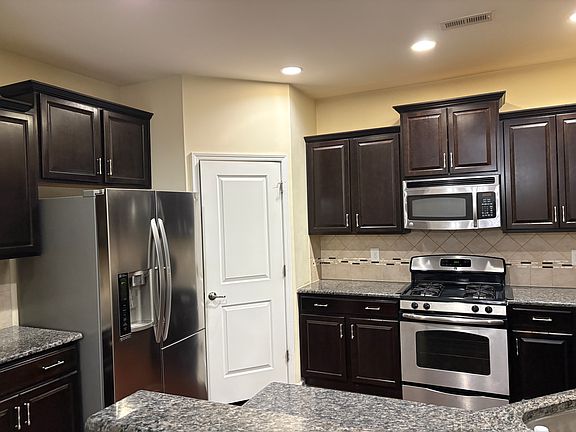 5th image of 213 Kylemore Cir