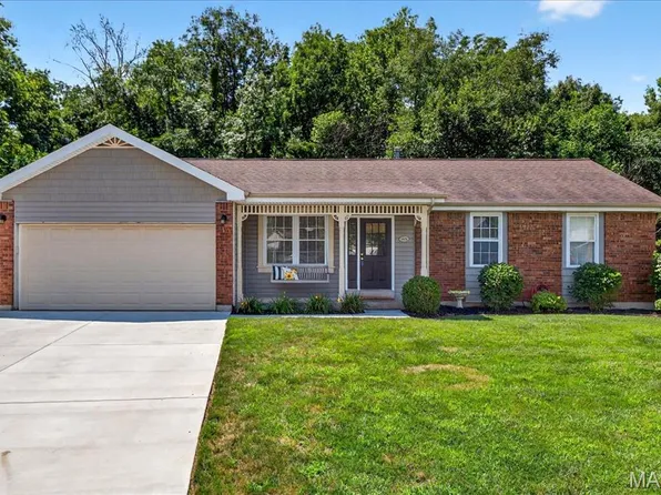 1826 Fairwood Forest Dr, Saint Peters, MO 63376