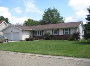 245 Crestwood Dr, Lincoln, IL 62656