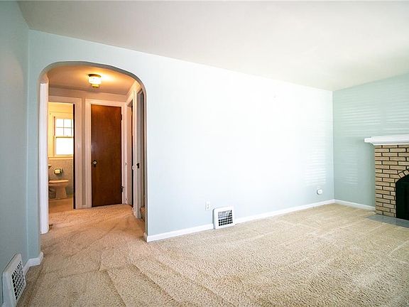 4th image of 22 Vernon Dr