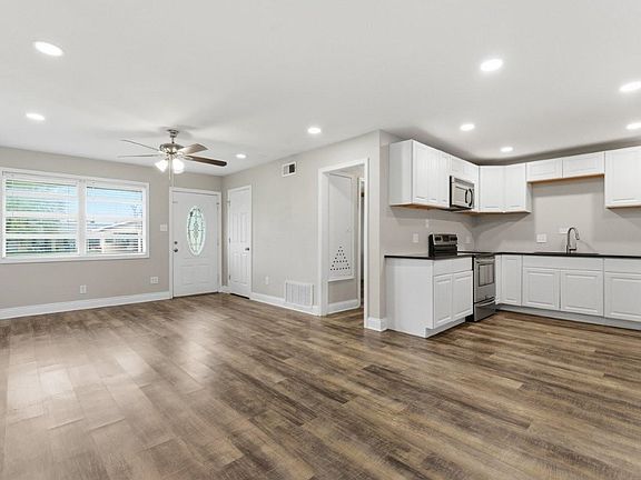 3rd image of 211 Michigan Ave