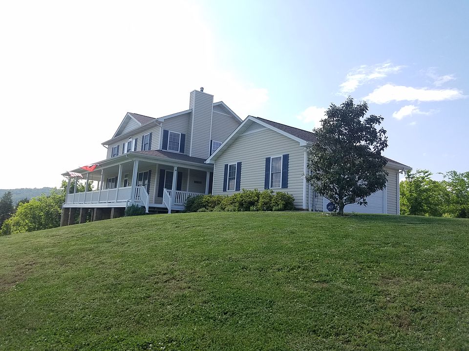 1st image of 831 Chariot Dr