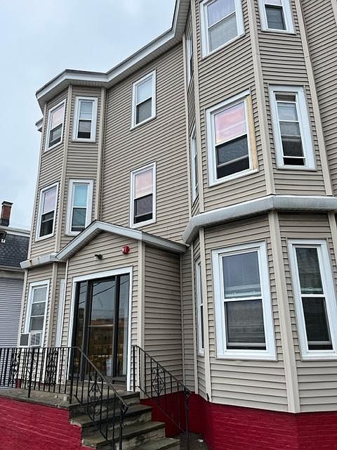 1st image of 551 Essex St APT 4