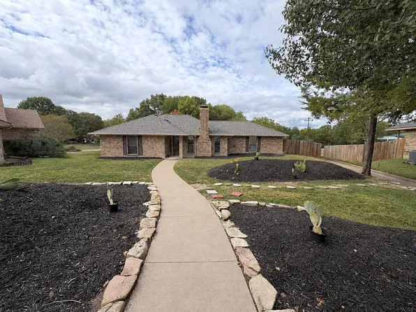 219 N Beltwoods Dr, Desoto, TX 75115