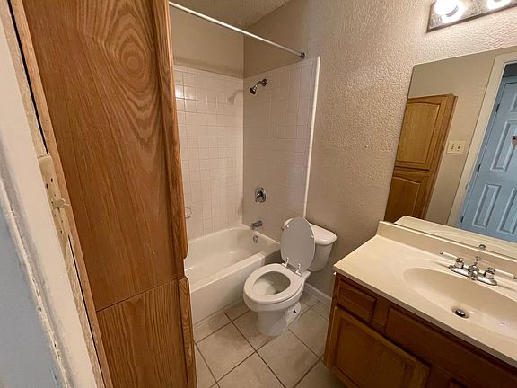 5th image of 622 Crestbrook Ln #4