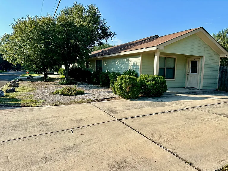 1400 Clyde St #B — Photo 3