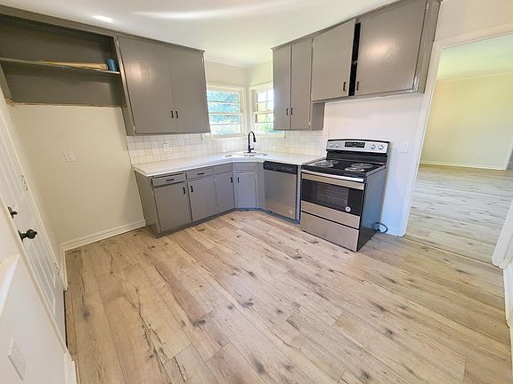 5th image of 2201 Ashley Dr